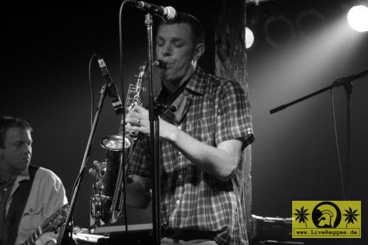 Roland Random and The Young Soul Rebels (D) Ironbar Ska Festival - Centrum, Erfurt 25. Maerz 2006 (14).jpg